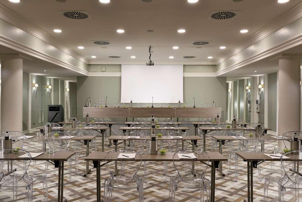 Leon's Place In Hotel Roma