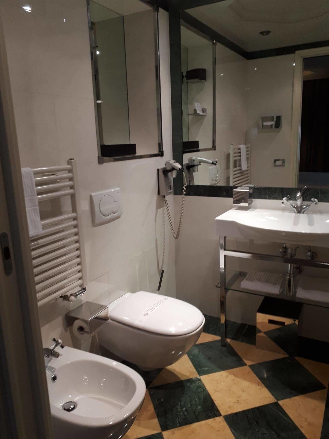 Hotel Leon's Place In Roma
