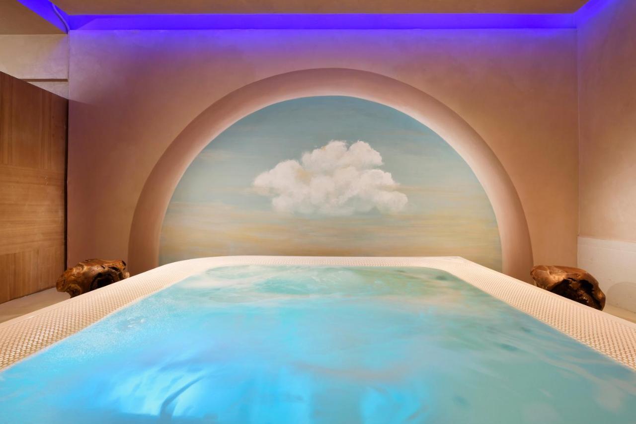 Leon's Place In Hotel 4*