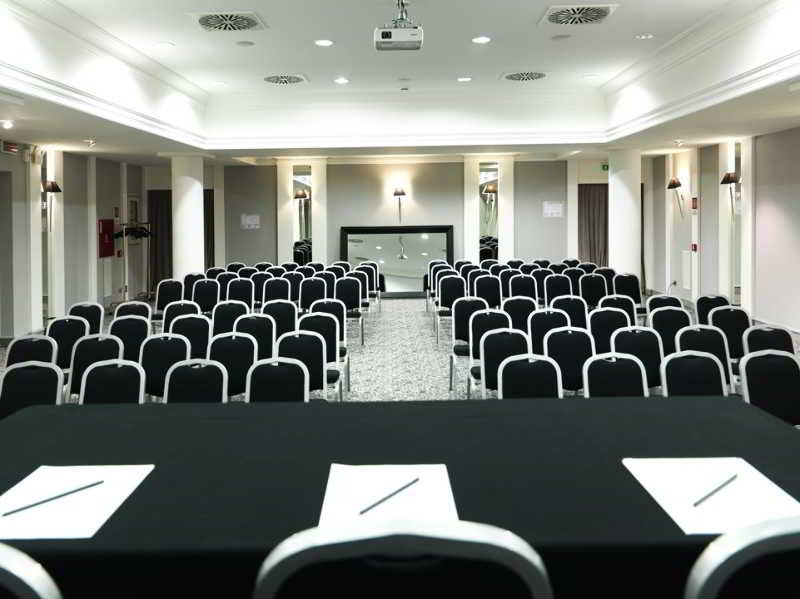Leon's Place Hotel 4*