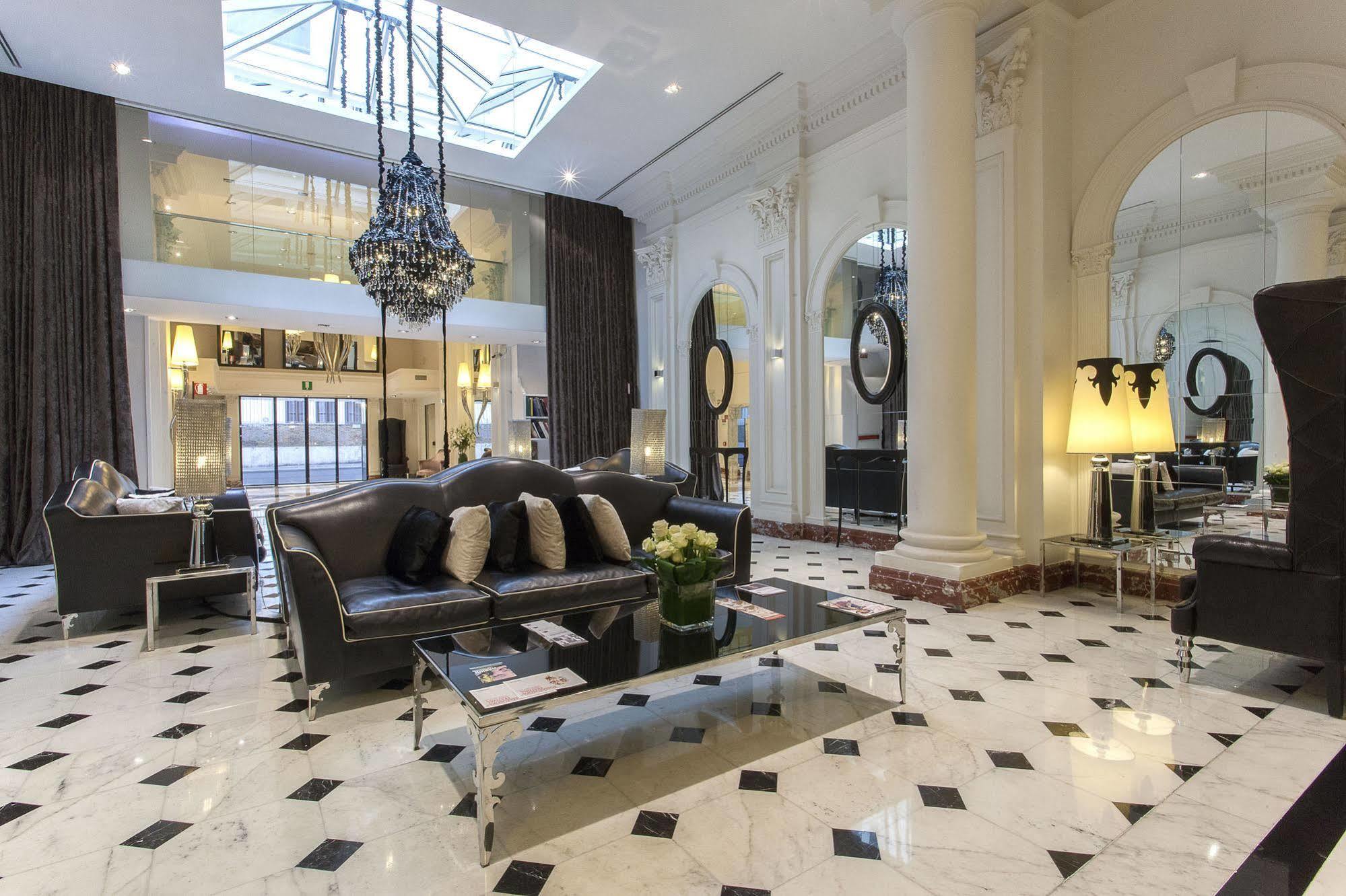 Leon's Place Hotel 4*